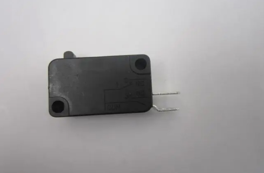 華工公司產(chǎn)品出廠(chǎng)合格率達(dá)100%，顧客滿(mǎn)意率達(dá)99%，受到用戶(hù)好評(píng)